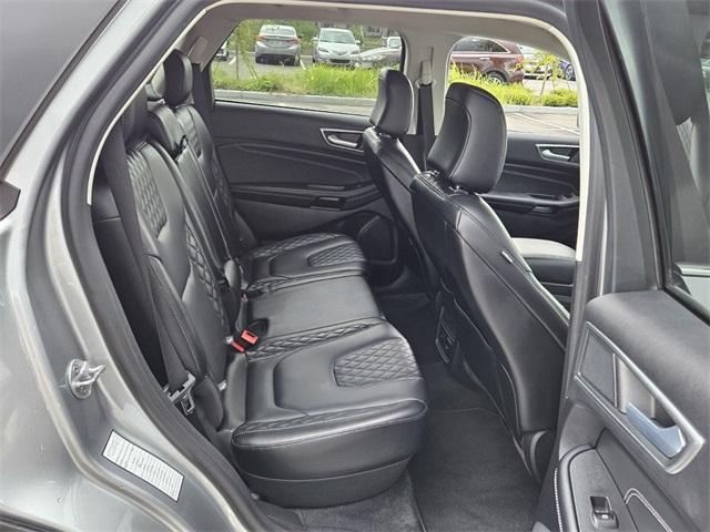 Photo of 2024 Silver Metallic Ford Edge