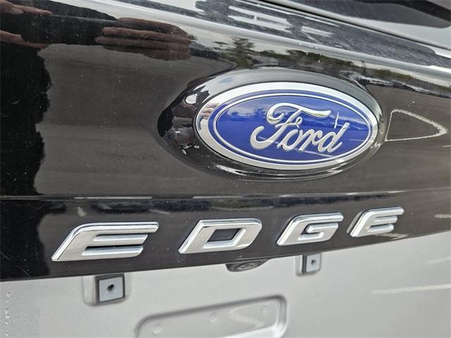 Photo of 2024 Silver Metallic Ford Edge
