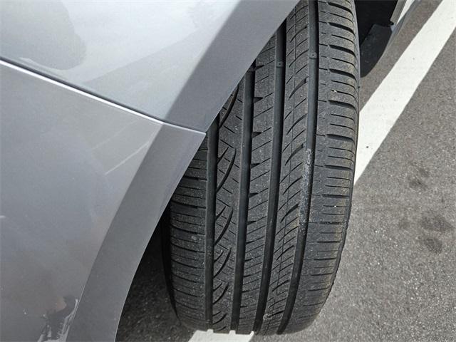 Photo of 2024 Silver Metallic Ford Edge