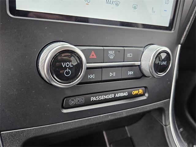 Photo of 2024 Silver Metallic Ford Edge