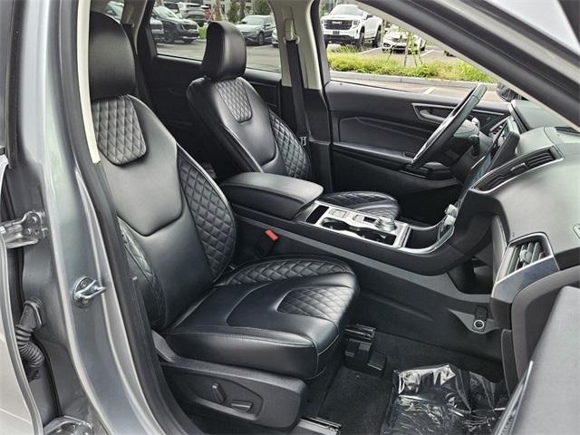 Photo of 2024 Silver Metallic Ford Edge