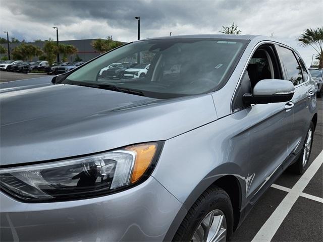 Photo of 2024 Silver Metallic Ford Edge