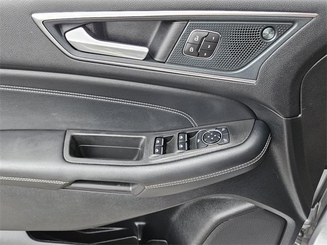 Photo of 2024 Silver Metallic Ford Edge