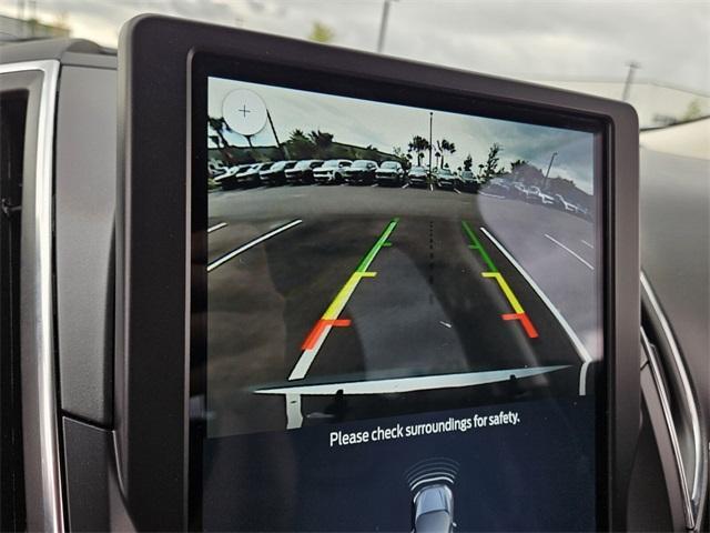 Photo of 2024 Silver Metallic Ford Edge