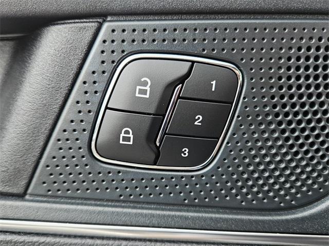 Photo of 2024 Silver Metallic Ford Edge