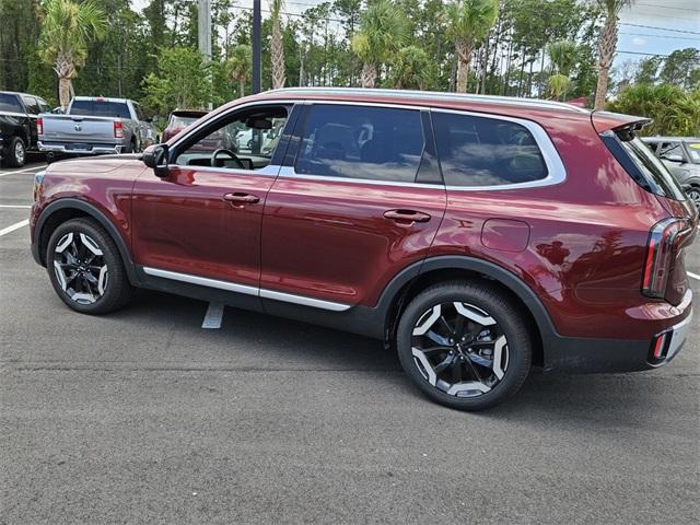Photo of 2024 Red Kia Telluride