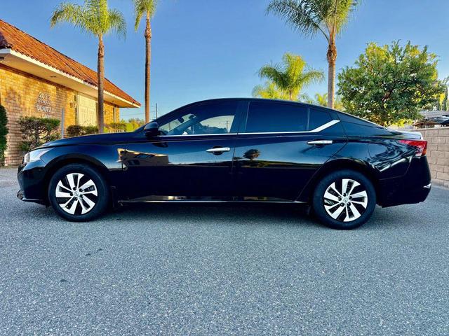Photo of 2024 Super Black Nissan Altima