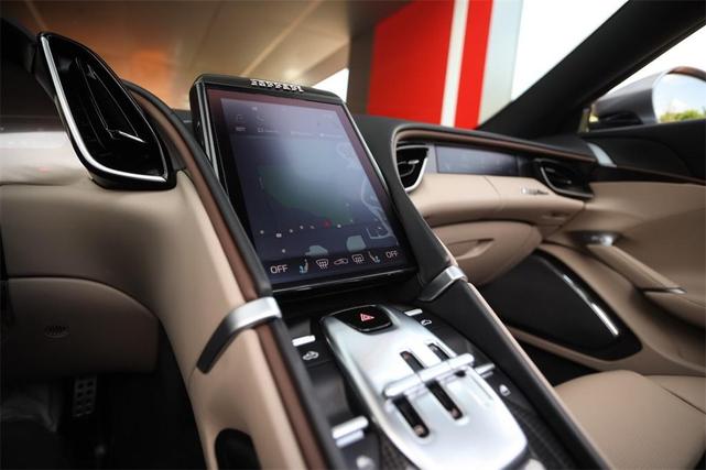 Photo of 2024 Grigio Titanio Metallic Ferrari Roma Spider
