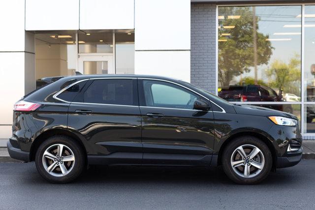 Photo of 2022 Green Ford Edge
