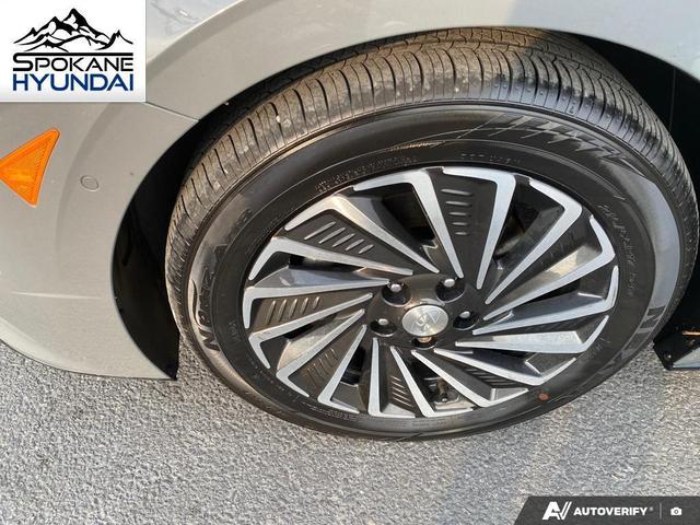 Photo of 2022 Hampton Gray Hyundai SONATA Hybrid
