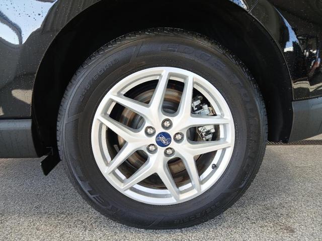 Photo of 2022 Agate Black Metallic Ford Edge