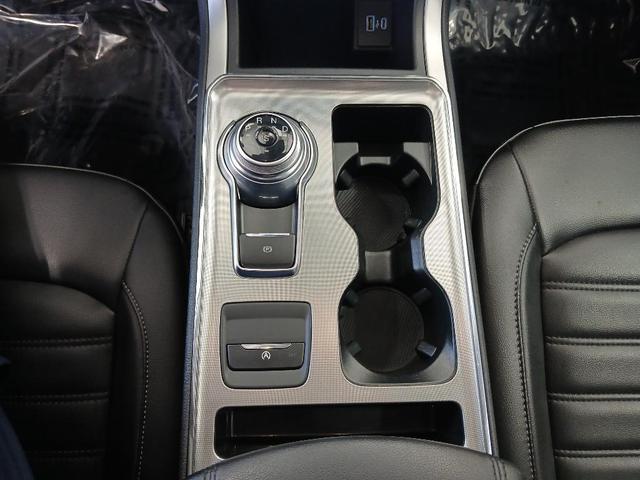Photo of 2022 Agate Black Metallic Ford Edge