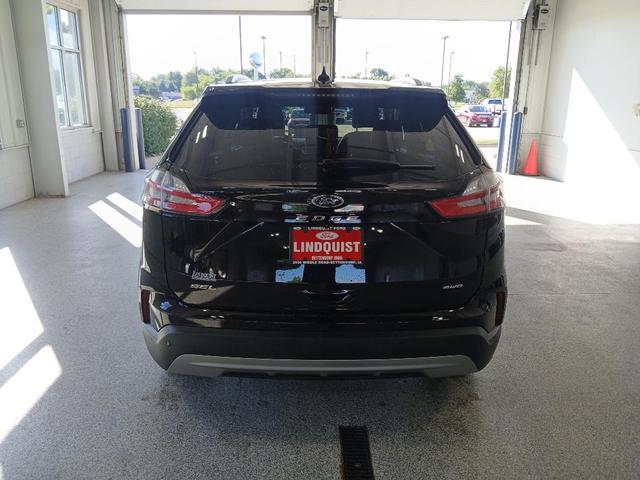 Photo of 2022 Agate Black Metallic Ford Edge