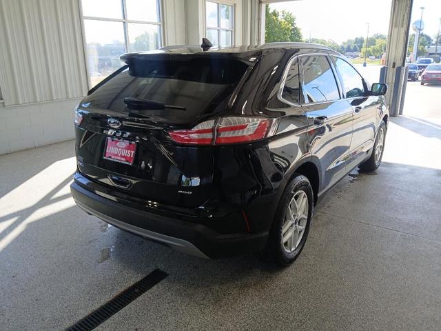 Photo of 2022 Agate Black Metallic Ford Edge