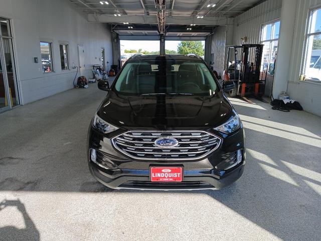Photo of 2022 Agate Black Metallic Ford Edge