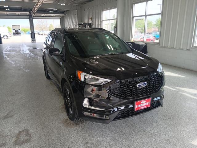 Photo of 2022 Agate Black Metallic Ford Edge