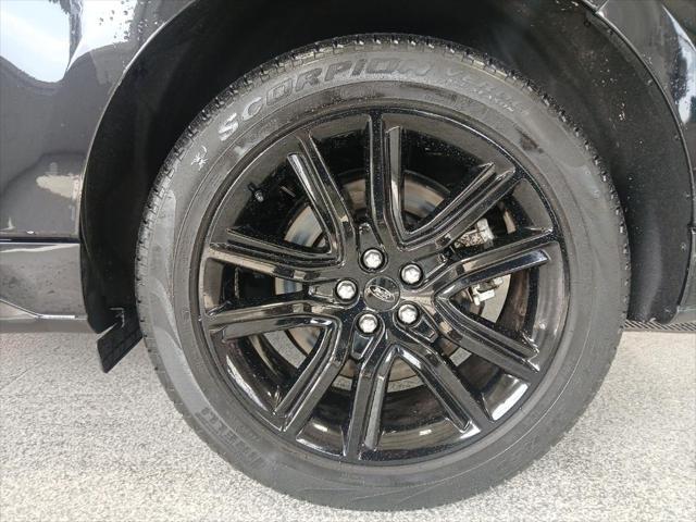 Photo of 2022 Agate Black Metallic Ford Edge