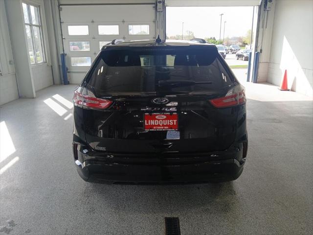 Photo of 2022 Agate Black Metallic Ford Edge