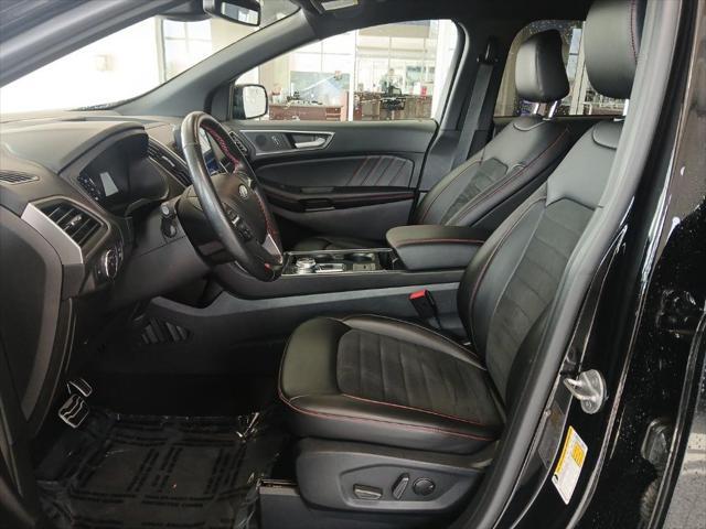Photo of 2022 Agate Black Metallic Ford Edge