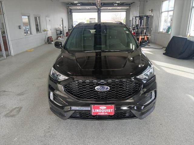Photo of 2022 Agate Black Metallic Ford Edge
