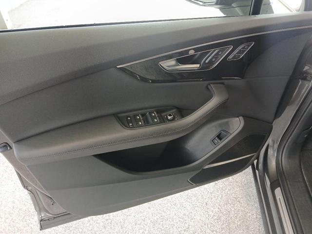 Photo of 2024 Samurai Gray Metallic Audi Q7