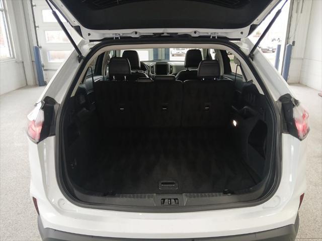 Photo of 2024 White Ford Edge