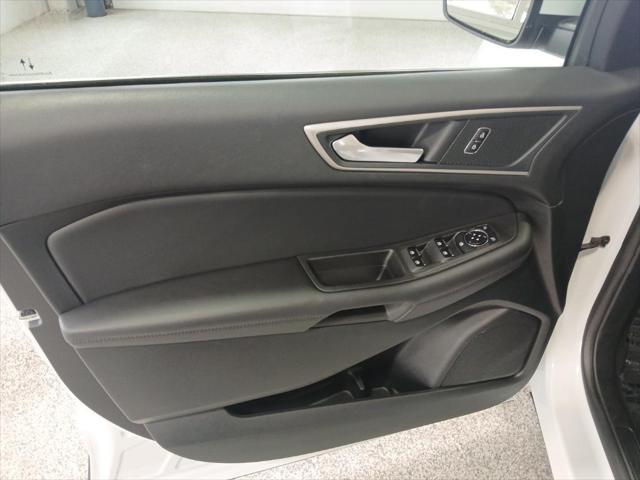 Photo of 2024 White Ford Edge