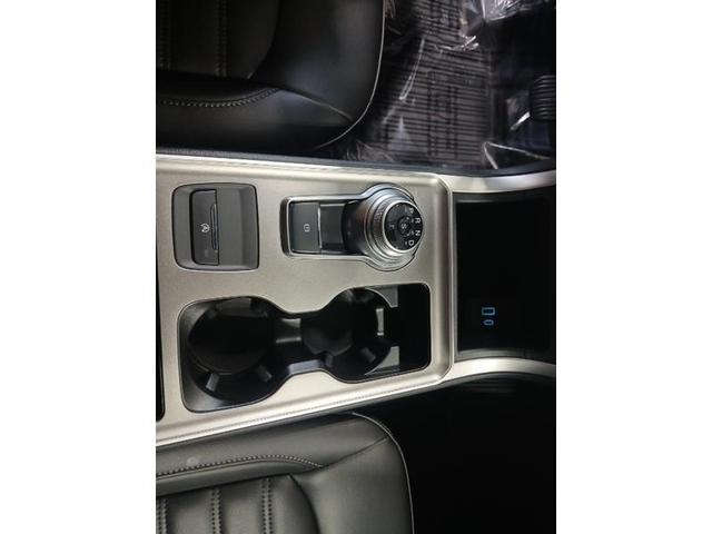 Photo of 2023 Oxford White Ford Edge