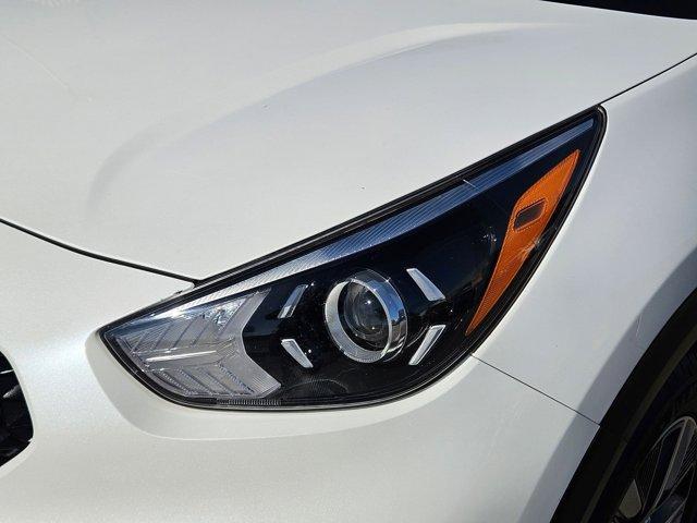 Photo of 2022 Snow White Pearl Kia Niro