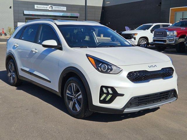 Photo of 2022 Snow White Pearl Kia Niro