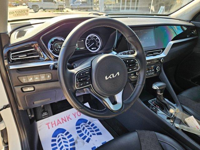 Photo of 2022 Snow White Pearl Kia Niro