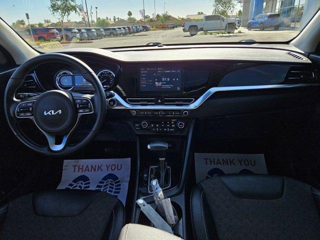 Photo of 2022 Snow White Pearl Kia Niro