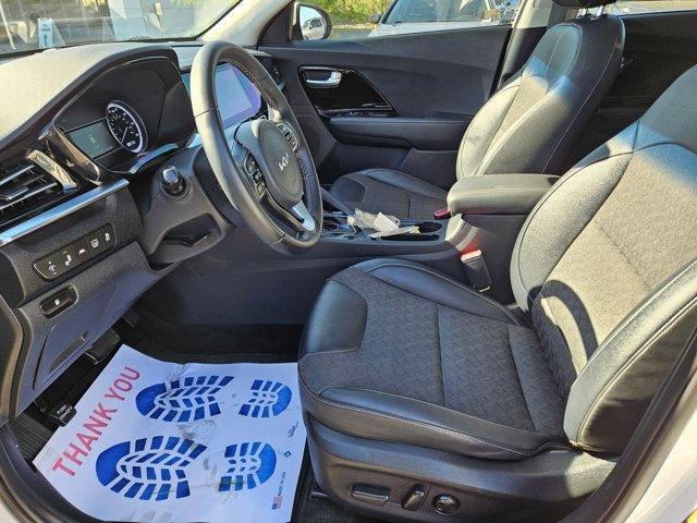 Photo of 2022 Snow White Pearl Kia Niro