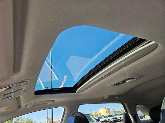 Photo of 2022 Snow White Pearl Kia Niro