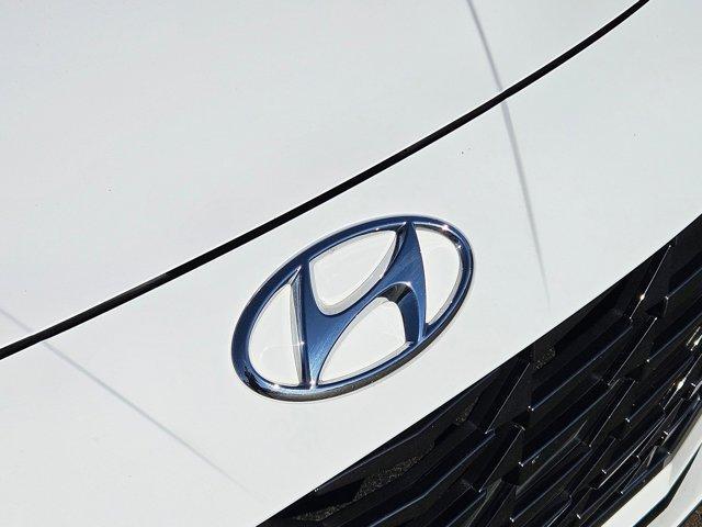 Photo of 2022 Ceramic White Hyundai ELANTRA HEV