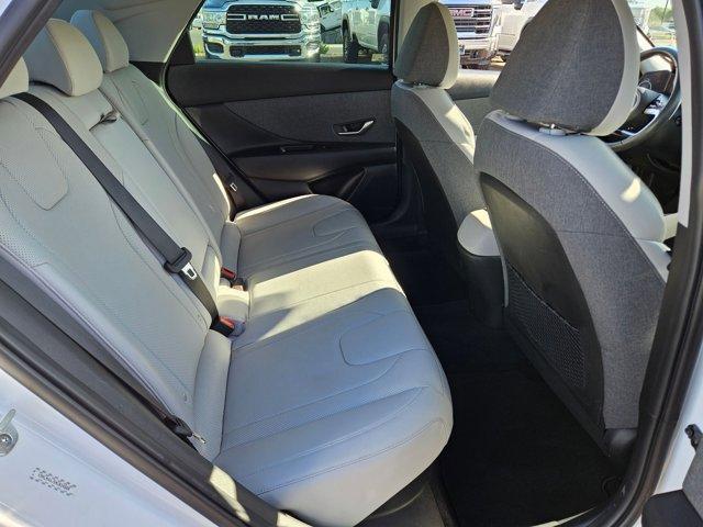 Photo of 2022 Ceramic White Hyundai ELANTRA HEV