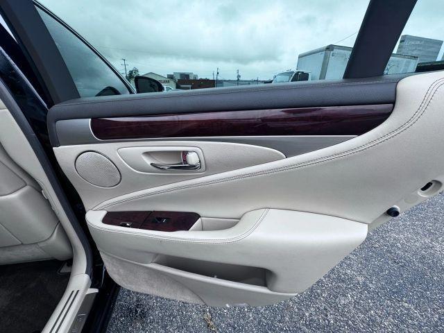 Photo of 2013 Black Lexus LS 460