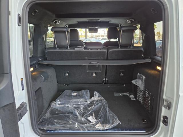 Photo of 2025 MANUFAKTUR Moonlight White Metallic Mercedes-Benz G-Class