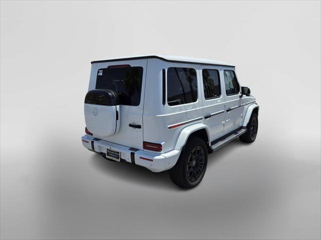 Photo of 2025 MANUFAKTUR Moonlight White Metallic Mercedes-Benz G-Class