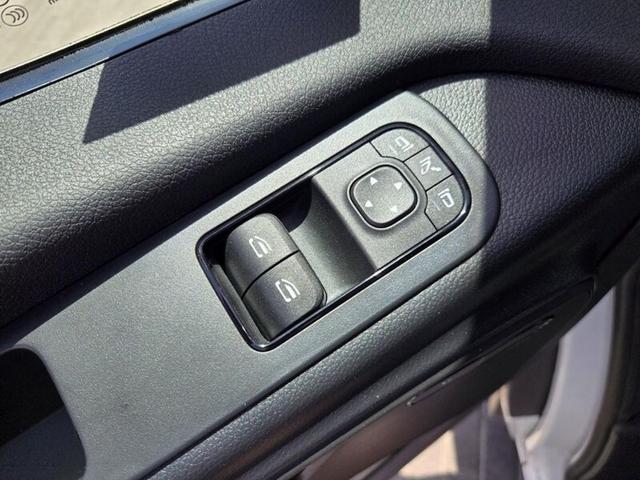 Photo of 2025 Arctic White Mercedes-Benz Sprinter 2500