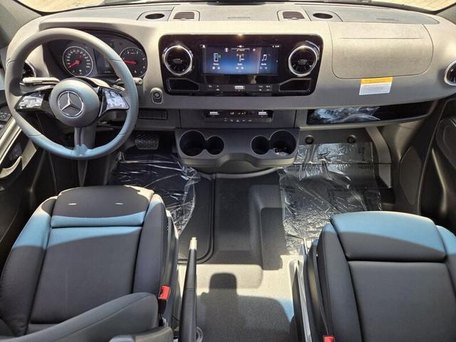 Photo of 2025 Arctic White Mercedes-Benz Sprinter 2500