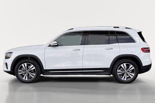 Photo of 2025 Polar White Mercedes-Benz GLB 250