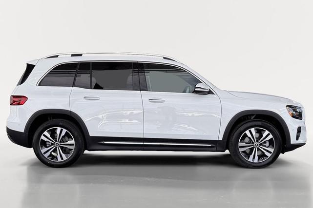 Photo of 2025 Polar White Mercedes-Benz GLB 250