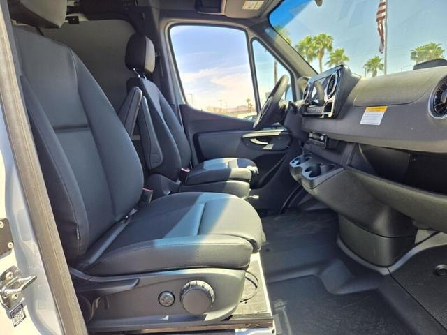 Photo of 2025 Arctic White Mercedes-Benz Sprinter 2500