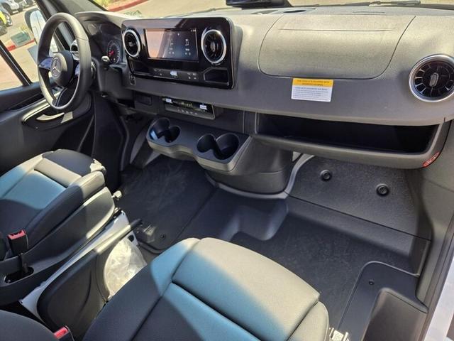 Photo of 2025 Arctic White Mercedes-Benz Sprinter 2500