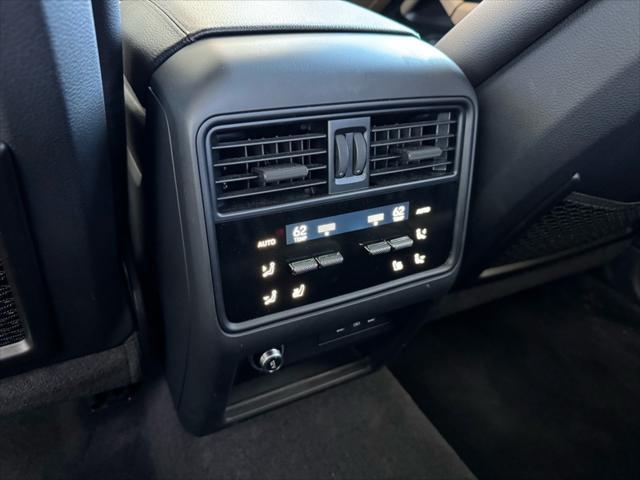 Photo of 2024 Blue Porsche Cayenne