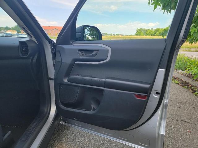 Photo of 2021 Iconic Silver Metallic Ford Bronco Sport