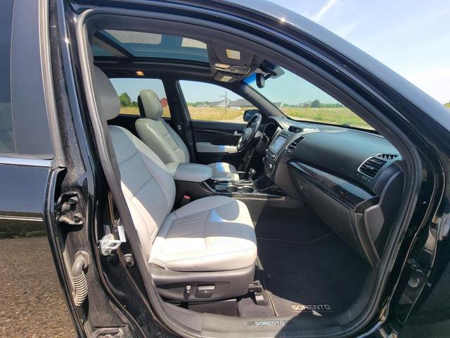 Photo of 2014 Ebony Black Kia Sorento