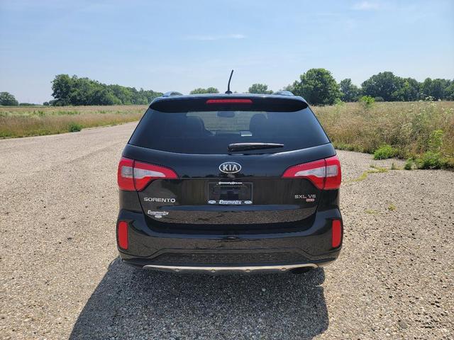Photo of 2014 Ebony Black Kia Sorento