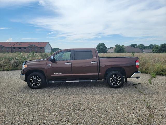 Photo of 2015 Sunset Bronze Mica Toyota Tundra